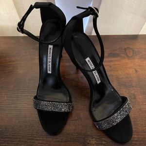 MANOLO BLAHNIK STRAP BLACK HEELS